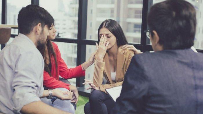 5 Cara Membantu Perempuan Pengampu Hadapi Kritik atau Cemuhan