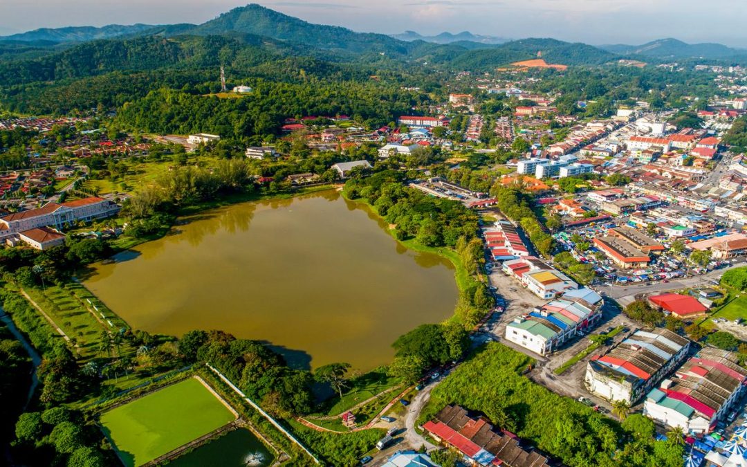 MENJUNJUNG ROTI DI LORONG KOTA MEKAH