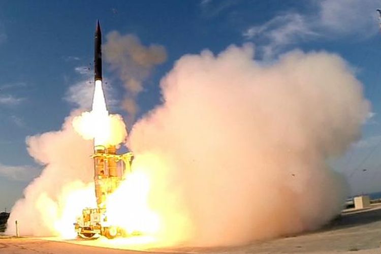 DISERANG RUDAL JARAK JAUH, ISRAEL CEGAT DENGAN ARROW-3 UNTUK PERTAMA KALI