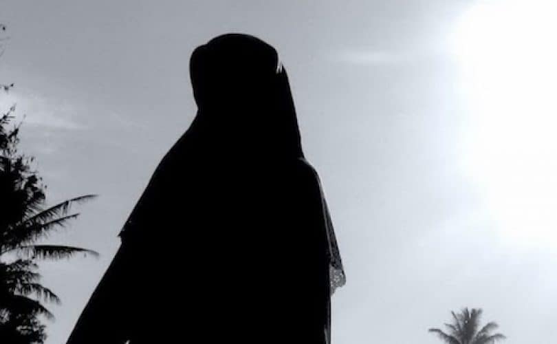 ISLAM MELARANG WANITA MENCUKUR ALIS, INI DALILNYA