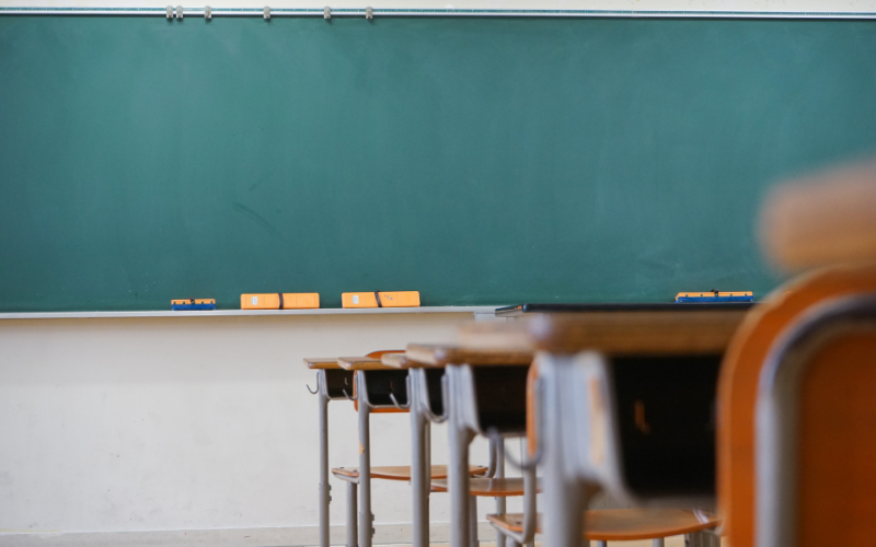 PERUBAHAN SISTEM PENDIDIKAN BUKAN SEBAB GURU BERSARA AWAL