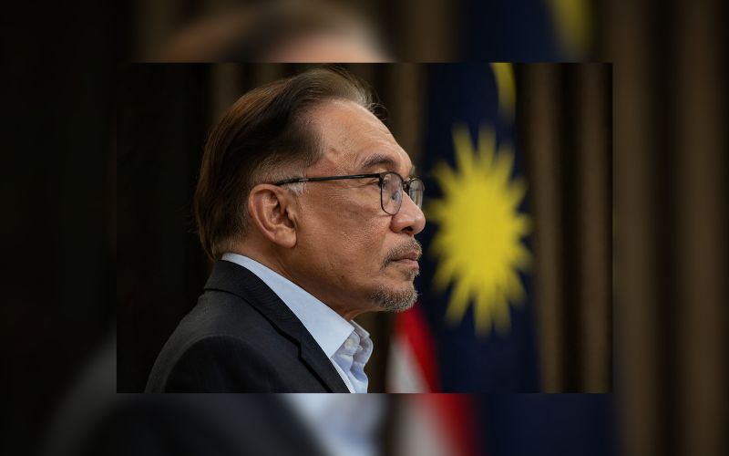 ‘ANWAR KATA DIA SIBUK BEKERJA… RAKYAT NAK TAHU, BUAT KERJA APA?’